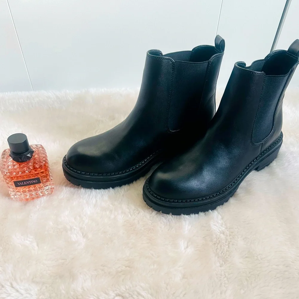 Black Women Block Heel Boots - Picture 5 of 16
